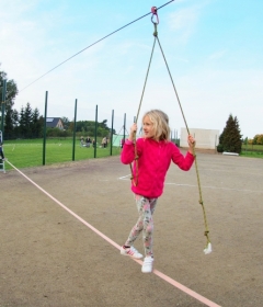 Slackline - chůze po smyci