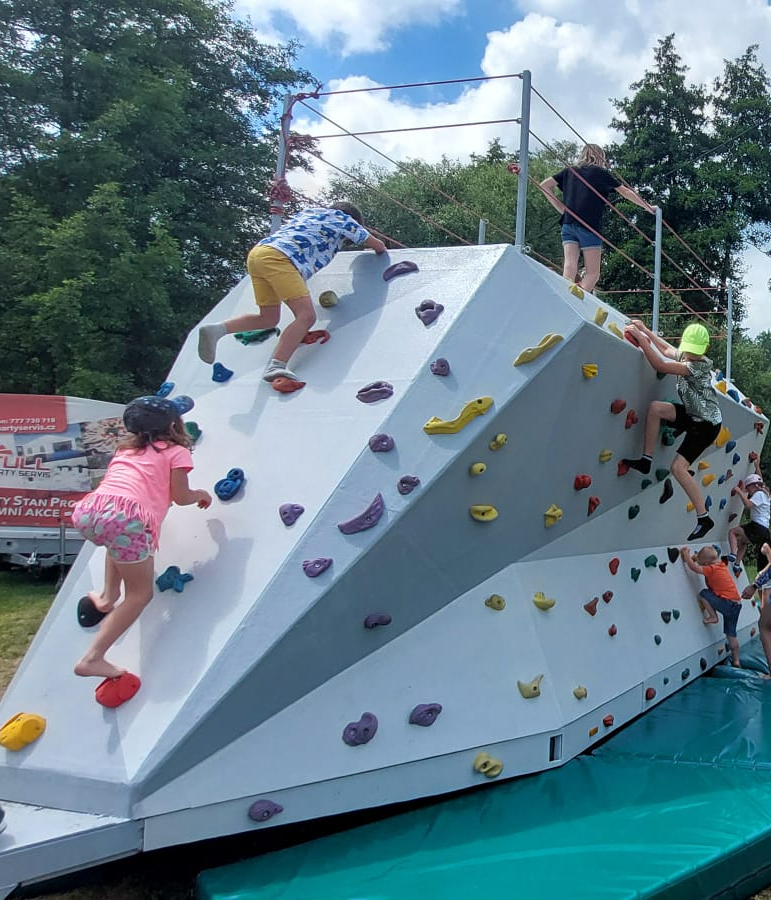 Foto k článku Boulderingová stěna - Bobík